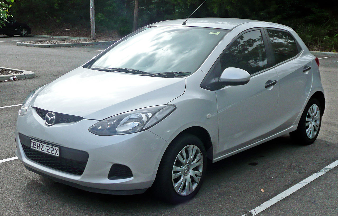 Samoch&oacute;d używany dla kobiety - mazda 2 