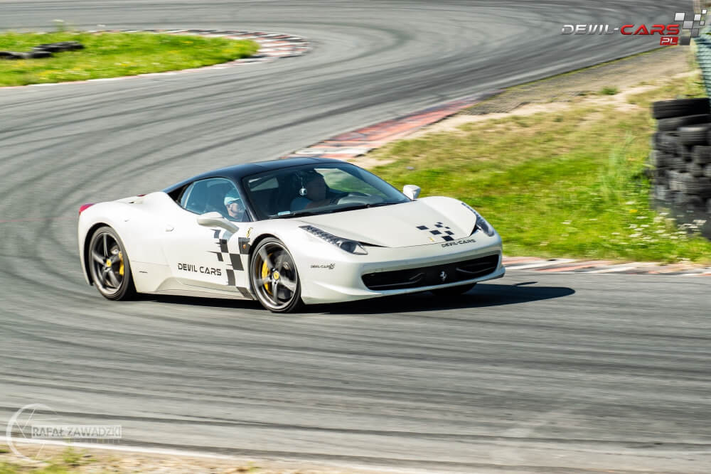 Ferrari 458 Italia na torze
