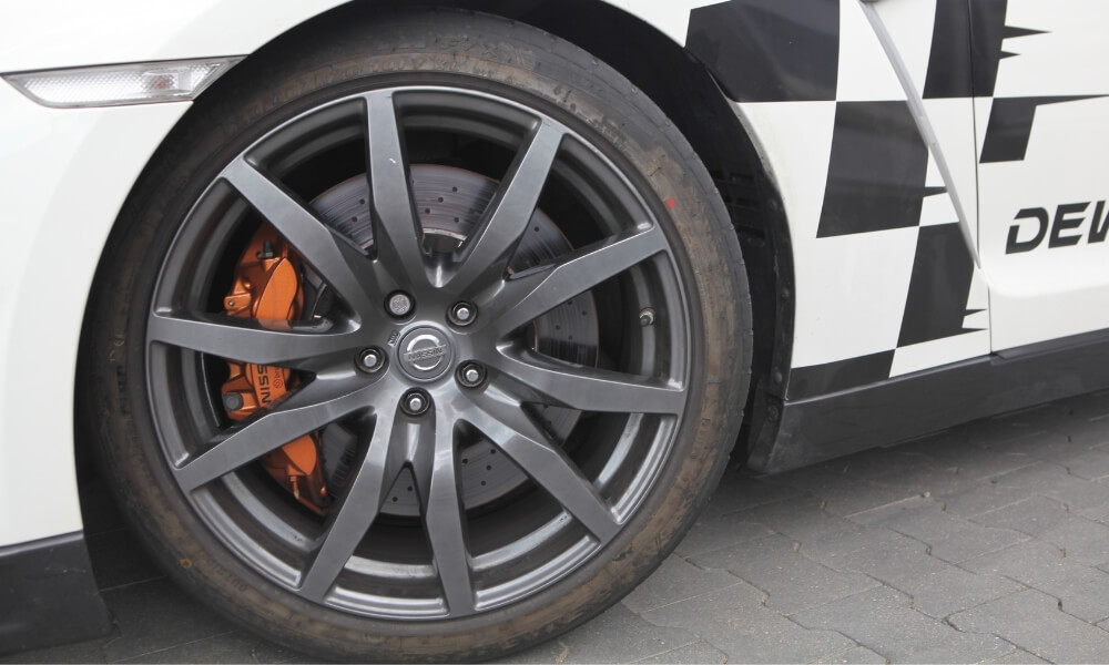hamulce nissan gt-r