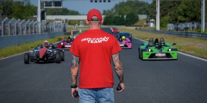 samochody devil-cars na torze poznań