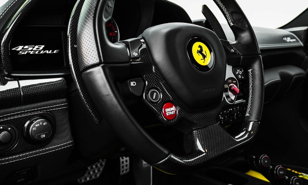 deska rozdzielcza ferrari italia - tryb auto na pokrętle świateł