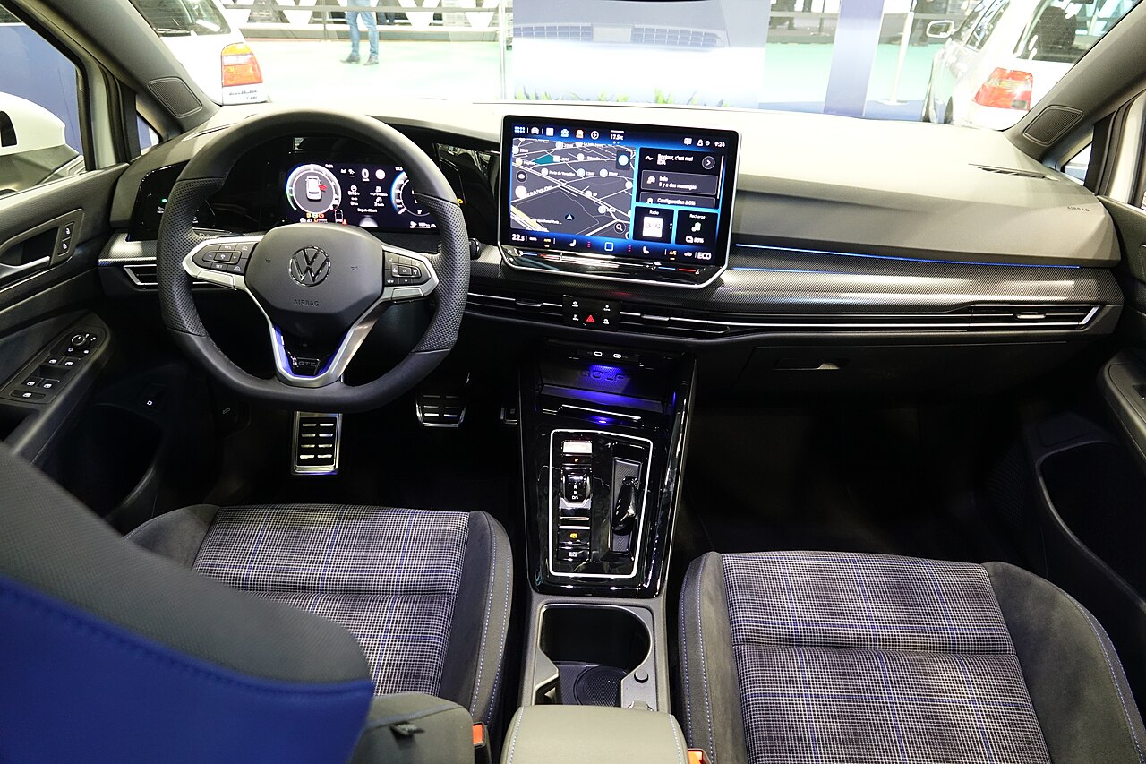 vw golf 8.5 z DSG - wnętrze