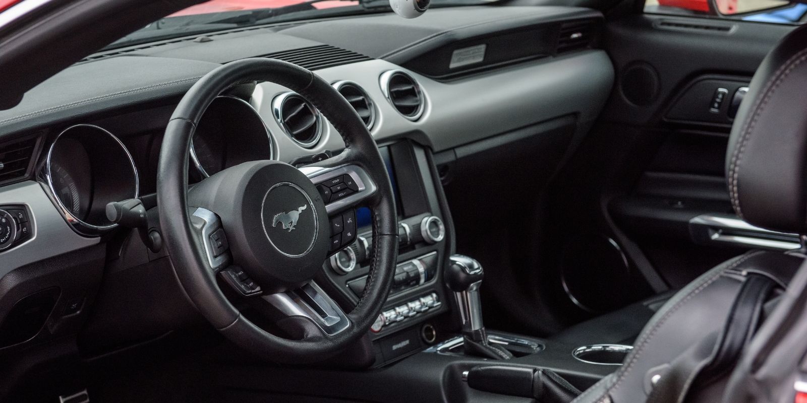 jak jeździć sportowym autem