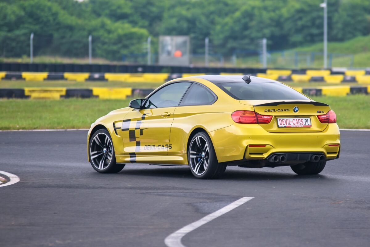złote BMW M4