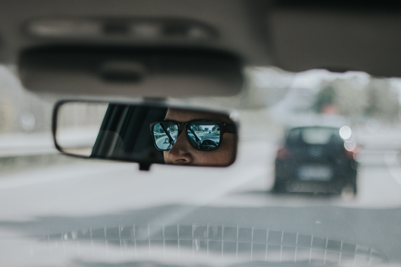 lusterko wewnętrzne w samochodzie