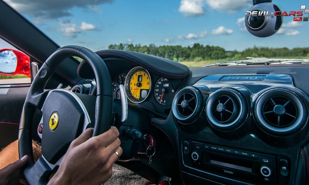 pole widzenia kierowcy w samochodzie