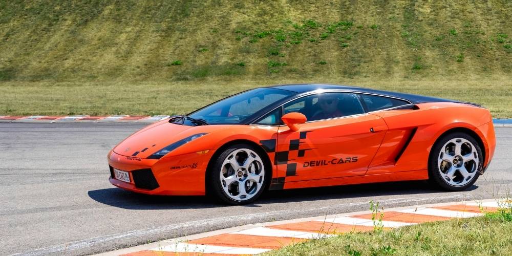 lamborghini gallardo na torze wyścigowym