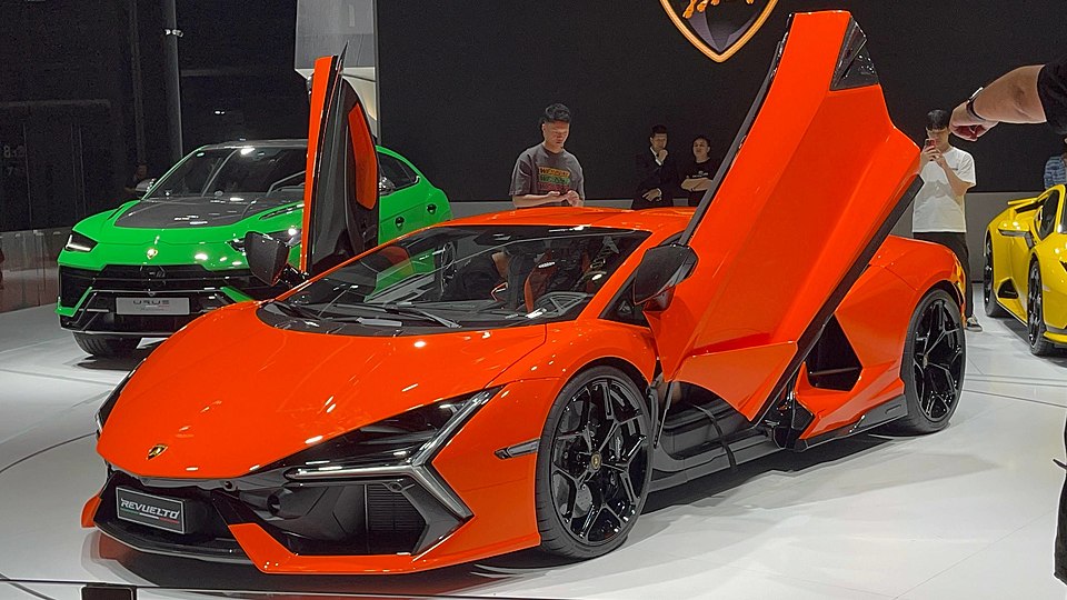 Lamborghini Revuelto